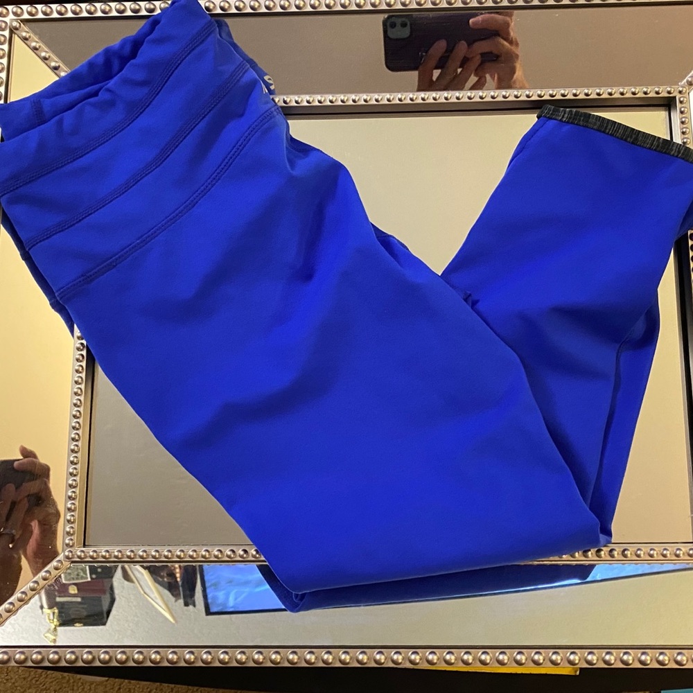 Road Runner cobalt blue 3/4 length leggings